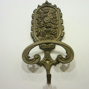 Made in Italy Brass Floral Relief Mid Century Wall Hook Décor